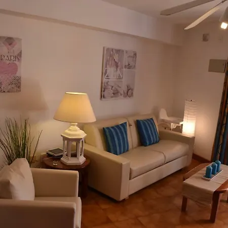 Beachfront Apartment, Poolside, Heated Pool, Close To The Sea, Large Terrace, Free Wifi Apartamento