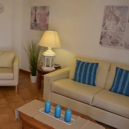 Apartamento Beachfront Apartment, Poolside, Heated Pool, Close To The Sea, Large Terrace, Free Wifi *