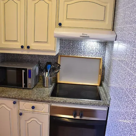 Beachfront Apartment, Poolside, Heated Pool, Close To The Sea, Large Terrace, Free Wifi * 阿罗纳