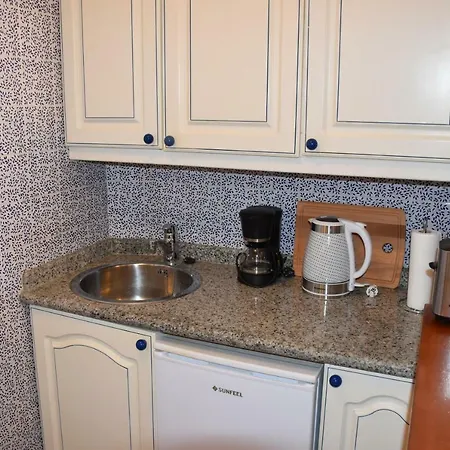 公寓 Beachfront Apartment, Poolside, Heated Pool, Close To The Sea, Large Terrace, Free Wifi 阿罗纳