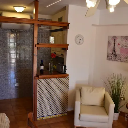 公寓 Beachfront Apartment, Poolside, Heated Pool, Close To The Sea, Large Terrace, Free Wifi *