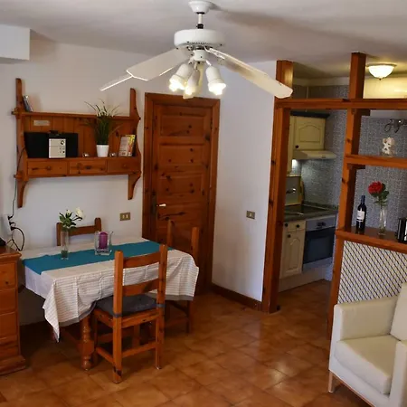 Beachfront Apartment, Poolside, Heated Pool, Close To The Sea, Large Terrace, Free Wifi Appartamento Arona (Tenerife)