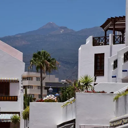Appartamento Beachfront Apartment, Poolside, Heated Pool, Close To The Sea, Large Terrace, Free Wifi *