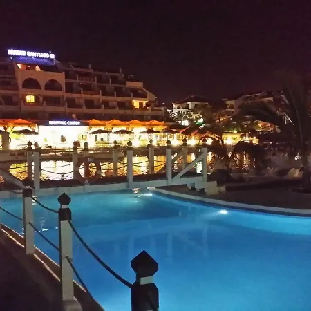 Beachfront Apartment, Poolside, Heated Pool, Close To The Sea, Large Terrace, Free Wifi 公寓 阿罗纳