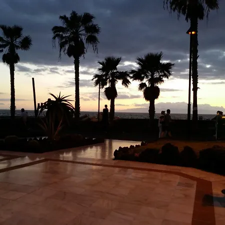 公寓 Beachfront Apartment, Poolside, Heated Pool, Close To The Sea, Large Terrace, Free Wifi 阿罗纳