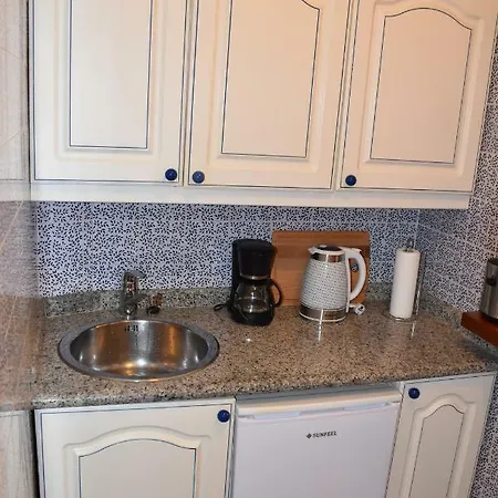 Διαμέρισμα Beachfront Apartment, Poolside, Heated Pool, Close To The Sea, Large Terrace, Free Wifi