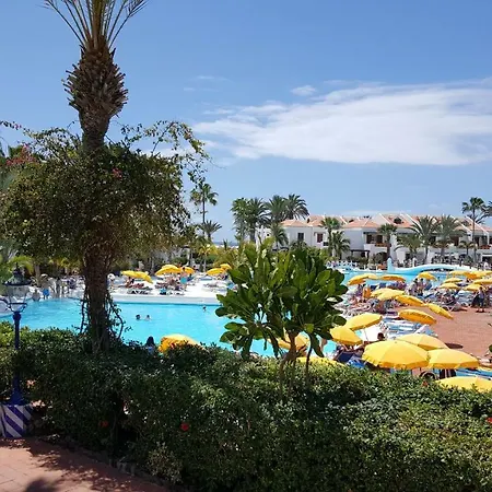 Beachfront Apartment, Poolside, Heated Pool, Close To The Sea, Large Terrace, Free Wifi Διαμέρισμα